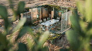 In einer Wüstenlandschaft entsteht ein neuen, modernes Büro aus Trümmern