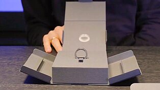 Ring der Even Realiteit Brille in der Verpackung