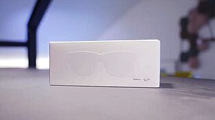Box der RayBan Meta Display mit aufgedrucktem Logo